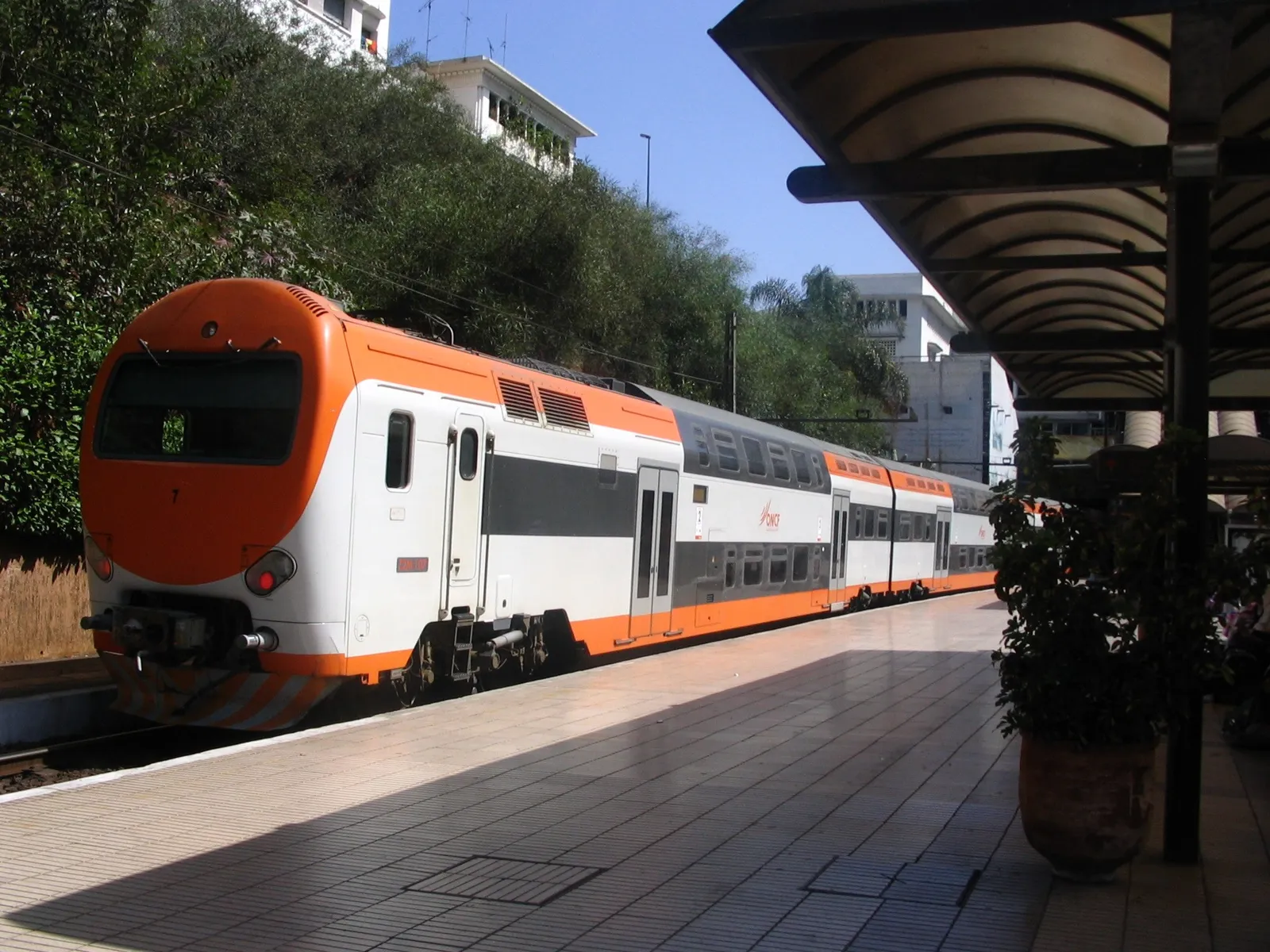 Train ONCF à quai, gare de Rabat Ville